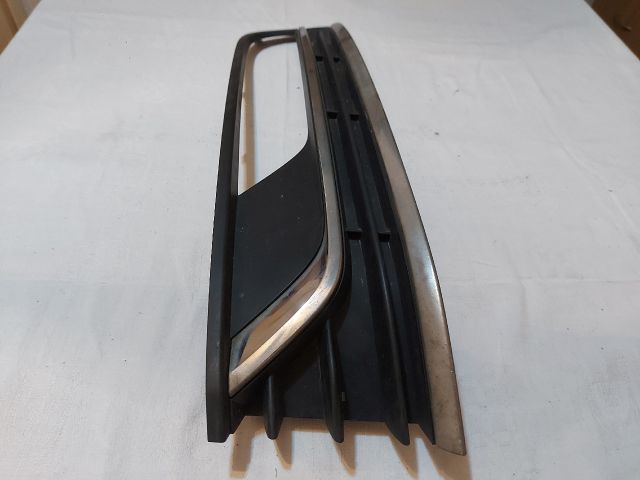 bontott VW PASSAT B7 Bal Ködlámpa Rács