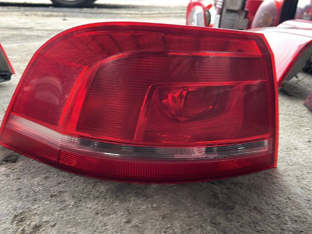 bontott VW PASSAT B7 Bal Külső Hátsó Lámpa