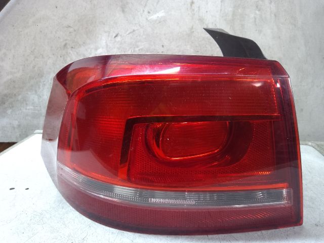 bontott VW PASSAT B7 Bal Külső Hátsó Lámpa