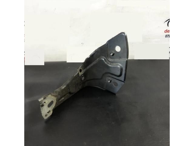 bontott VW PASSAT B7 Bal Sárvédő Oldaltartó