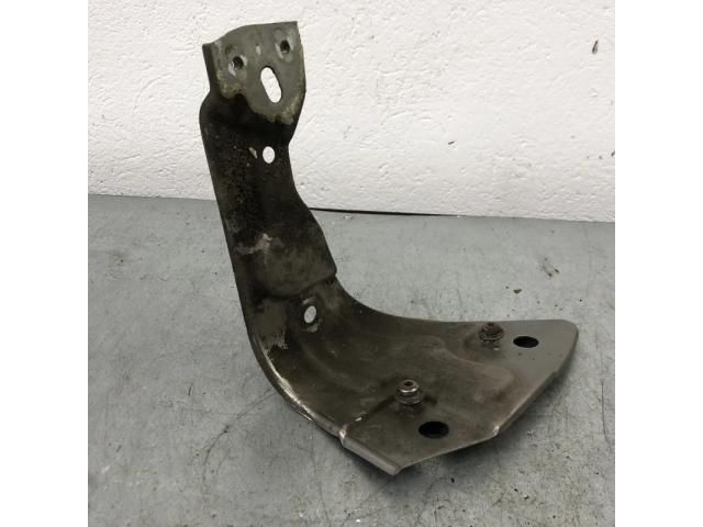 bontott VW PASSAT B7 Bal Sárvédő Oldaltartó