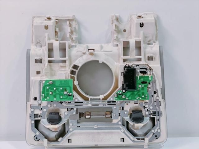 bontott VW PASSAT B7 Beltér Világítás Első