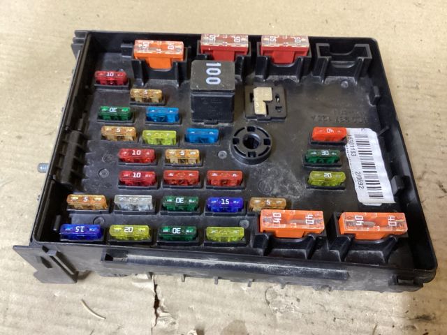 bontott VW PASSAT B7 Biztosítéktábla Doboz