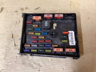 bontott VW PASSAT B7 Biztosítéktábla Doboz