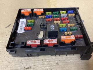 bontott VW PASSAT B7 Biztosítéktábla Doboz