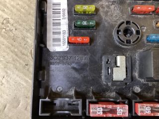 bontott VW PASSAT B7 Biztosítéktábla Doboz