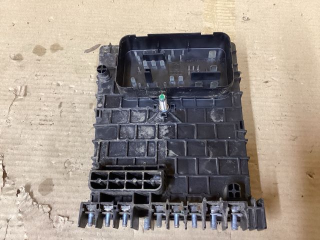 bontott VW PASSAT B7 Biztosítéktábla Doboz