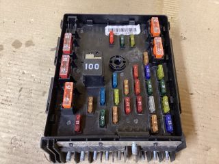 bontott VW PASSAT B7 Biztosítéktábla Doboz