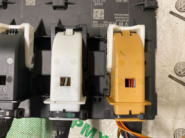 bontott VW PASSAT B7 Biztosítéktábla Utastér