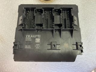 bontott VW PASSAT B7 Biztosítéktábla Utastér