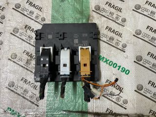 bontott VW PASSAT B7 Biztosítéktábla Utastér