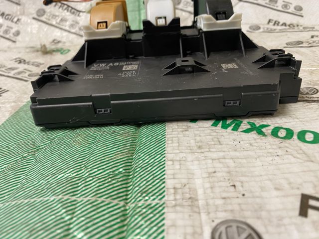 bontott VW PASSAT B7 Biztosítéktábla Utastér