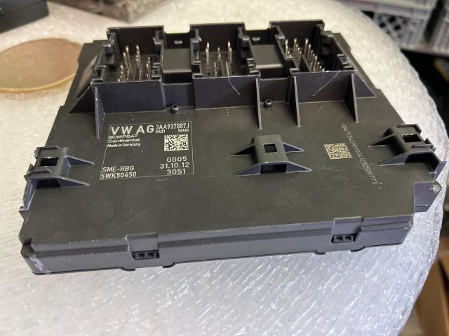 bontott VW PASSAT B7 Biztosítéktábla Utastér