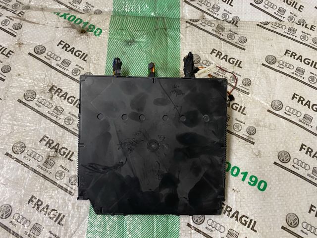 bontott VW PASSAT B7 Biztosítéktábla Utastér