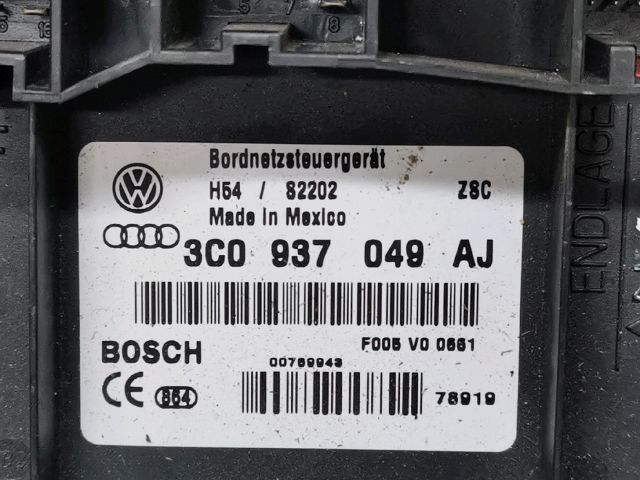 bontott VW PASSAT B7 Biztosítéktábla Utastér