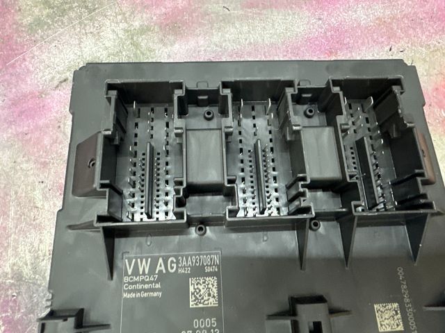 bontott VW PASSAT B7 Biztosítéktábla Utastér