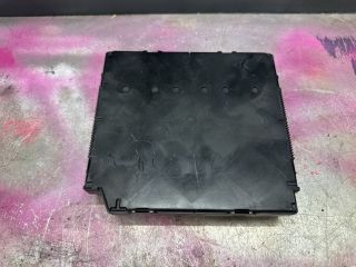 bontott VW PASSAT B7 Biztosítéktábla Utastér