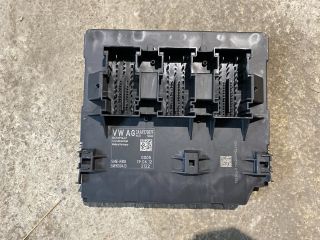 bontott VW PASSAT B7 Biztosítéktábla Utastér