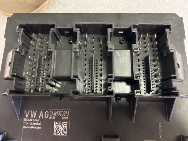 bontott VW PASSAT B7 Biztosítéktábla Utastér