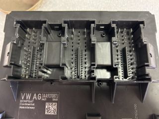 bontott VW PASSAT B7 Biztosítéktábla Utastér