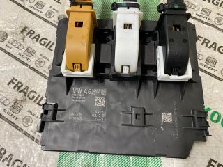 bontott VW PASSAT B7 Biztosítéktábla Utastér