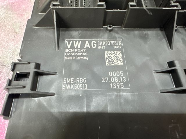 bontott VW PASSAT B7 Biztosítéktábla Utastér