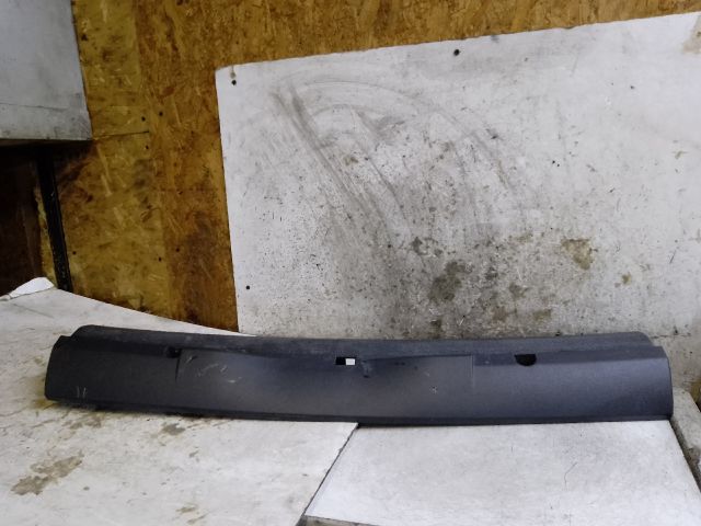 bontott VW PASSAT B7 Csomagtérajtó Burkolat Alsó