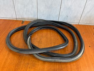 bontott VW PASSAT B7 Csomagtérajtó Gumikéder