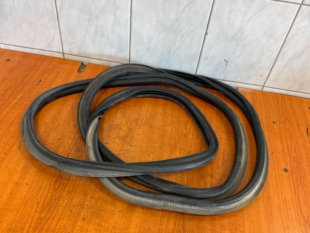 bontott VW PASSAT B7 Csomagtérajtó Gumikéder