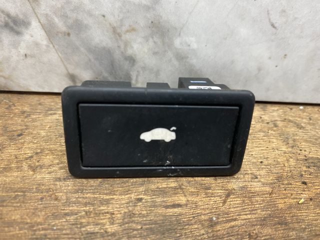 bontott VW PASSAT B7 Csomagtérajtó Kapcsoló