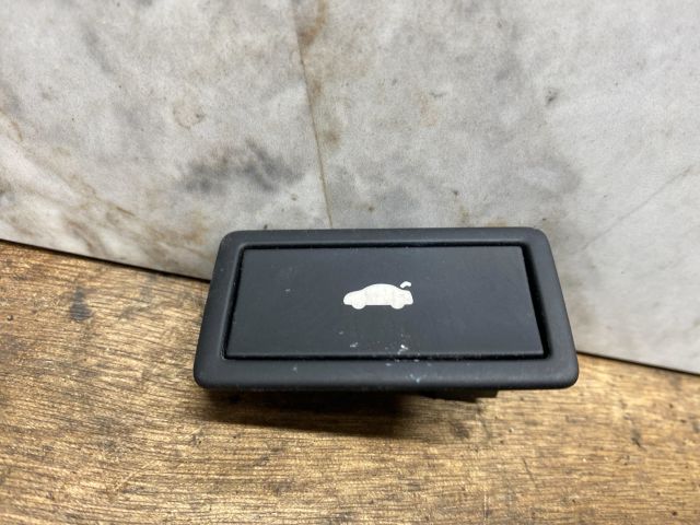 bontott VW PASSAT B7 Csomagtérajtó Kapcsoló