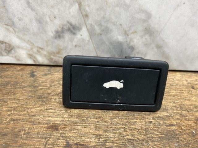 bontott VW PASSAT B7 Csomagtérajtó Kapcsoló