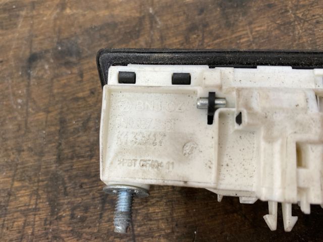 bontott VW PASSAT B7 Csomagtérajtó Kapcsoló