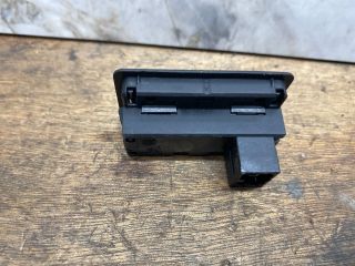 bontott VW PASSAT B7 Csomagtérajtó Kapcsoló