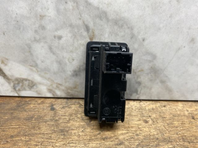 bontott VW PASSAT B7 Csomagtérajtó Kapcsoló