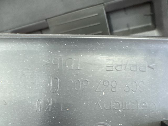 bontott VW PASSAT B7 Csomagtérajtó Kárpit