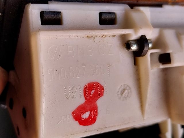 bontott VW PASSAT B7 Csomagtérajtó Kilincs