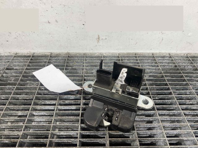 bontott VW PASSAT B7 Csomagtérajtó Ütköző