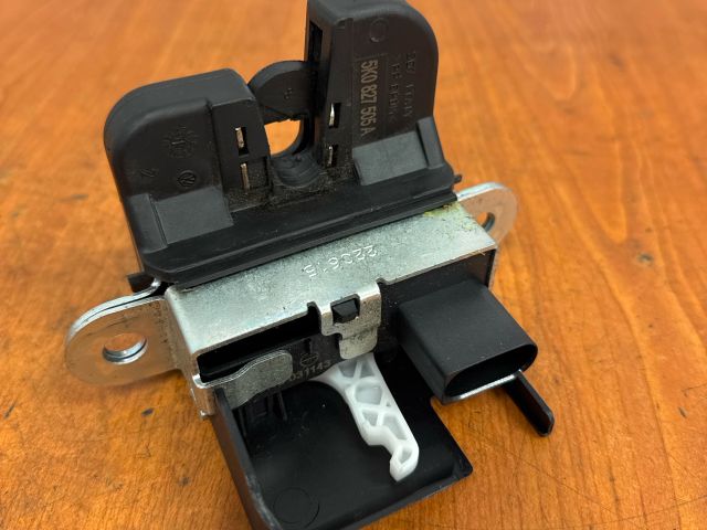 bontott VW PASSAT B7 Csomagtérajtó Zárszerkezet