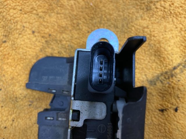 bontott VW PASSAT B7 Csomagtérajtó Zárszerkezet