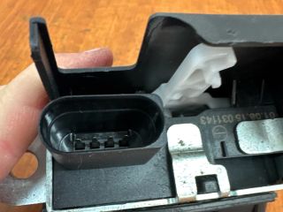 bontott VW PASSAT B7 Csomagtérajtó Zárszerkezet