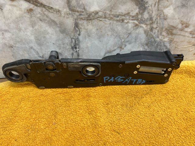 bontott VW PASSAT B7 Csomagtérajtó Zárszerkezet