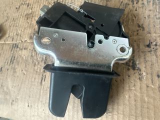 bontott VW PASSAT B7 Csomagtérajtó Zárszerkezet