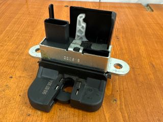 bontott VW PASSAT B7 Csomagtérajtó Zárszerkezet