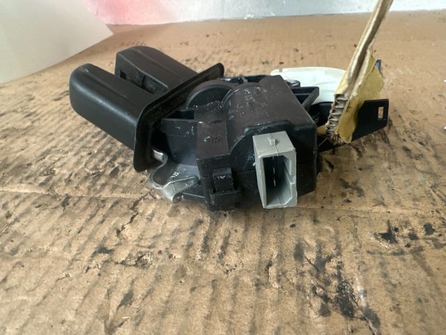 bontott VW PASSAT B7 Csomagtérajtó Zárszerkezet