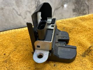 bontott VW PASSAT B7 Csomagtérajtó Zárszerkezet