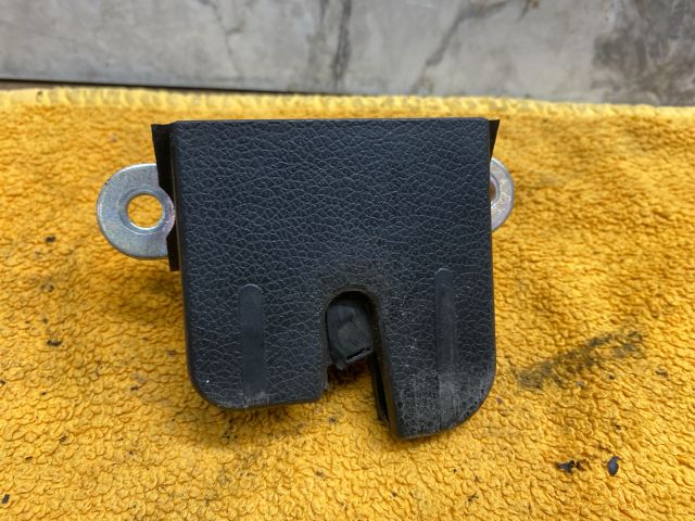 bontott VW PASSAT B7 Csomagtérajtó Zárszerkezet