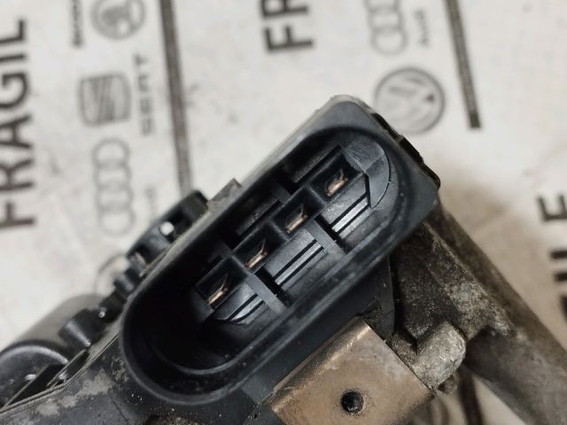 bontott VW PASSAT B7 Első Ablaktörlő Motor