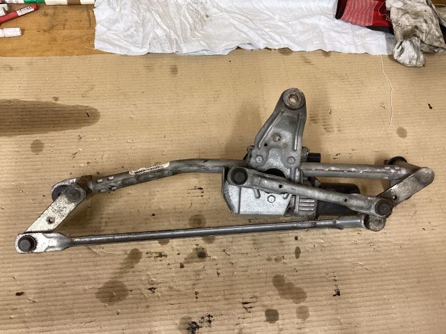 bontott VW PASSAT B7 Első Ablaktörlő Szerkezet Motorral