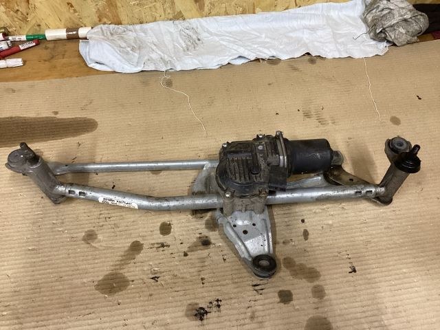 bontott VW PASSAT B7 Első Ablaktörlő Szerkezet Motorral